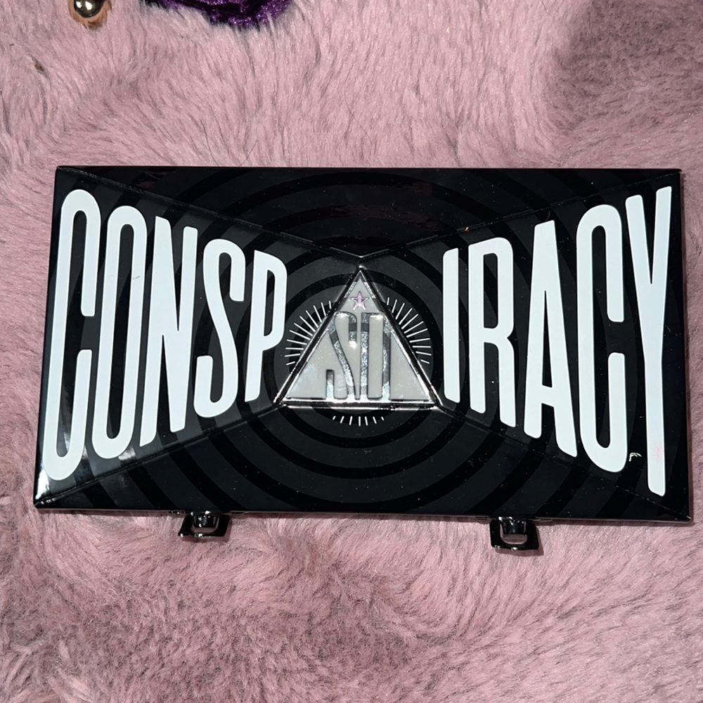 Conspiracy palette